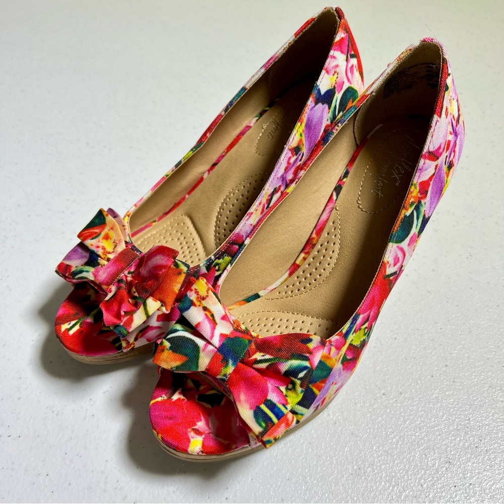Dexflex Comfort 7W Cate Multicolor Floral Bow Peep Toe Cork Wedge Sandals